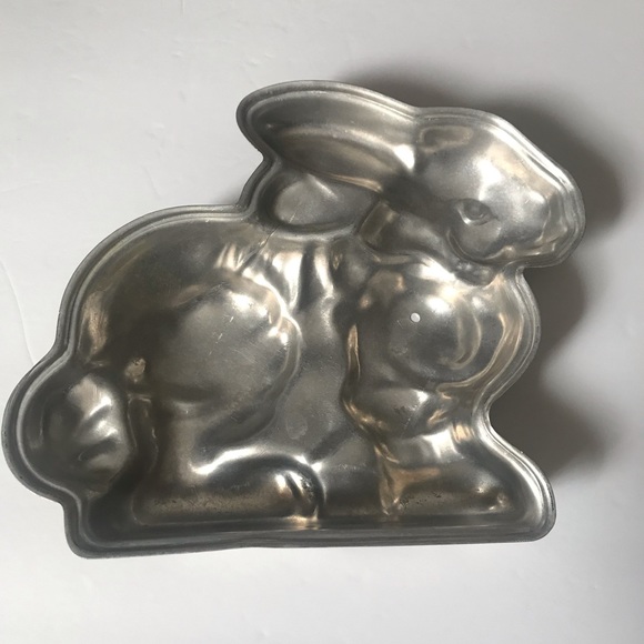 Vintage Bakeware Rabbit Mold - Picture 2 of 4